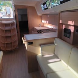 Bavaria C42 in Vibo Marina thumbnail 9
