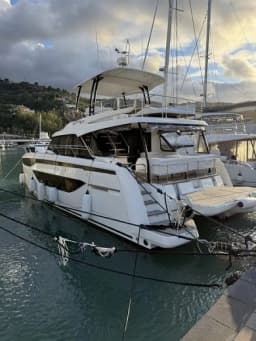 Prestige M48 in Sicily / Giardini Naxos / Porto di Giardini thumbnail 3