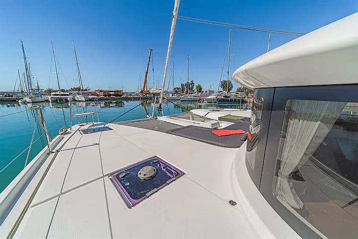 Lagoon 46 in Lavrion Main Port - Photo 4