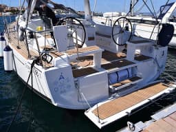 Oceanis 38 in San Pietro / Carloforte thumbnail 3