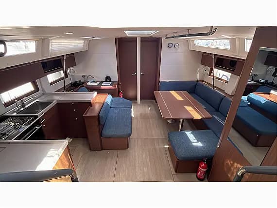 Oceanis 51.1 in Mallorca / Palma de Mallorca / La Lonja Marina Charter - Photo 3