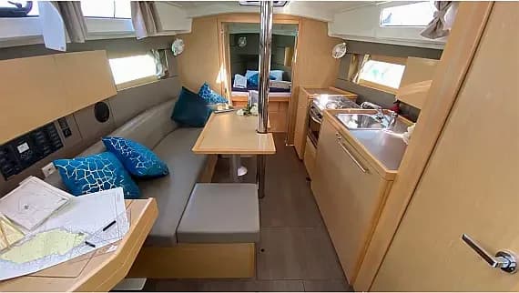 Oceanis 35.1 in Castiglioncello / Marina Cala de' Medici - Photo 3