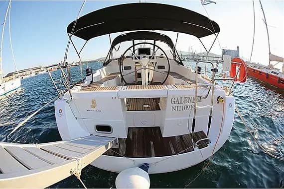 Oceanis 37 in Skopelos / Loutraki Harbour - image 1
