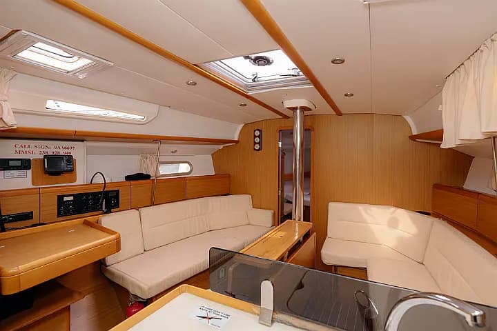 Sun Odyssey 42 i in Fethiye / Yes Marina - Photo 5