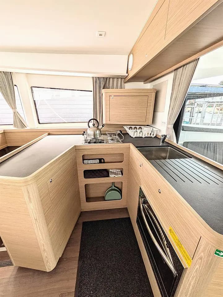 Lagoon 42 in Eden Island / Mahe, Victoria / Eden Island Marina - Photo 5