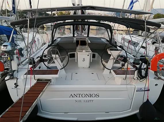 Oceanis 51.1 in Athens / Alimos Marina - Photo 1