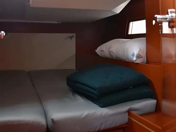 Oceanis 51.1 in Athens / Alimos Marina - Photo 5