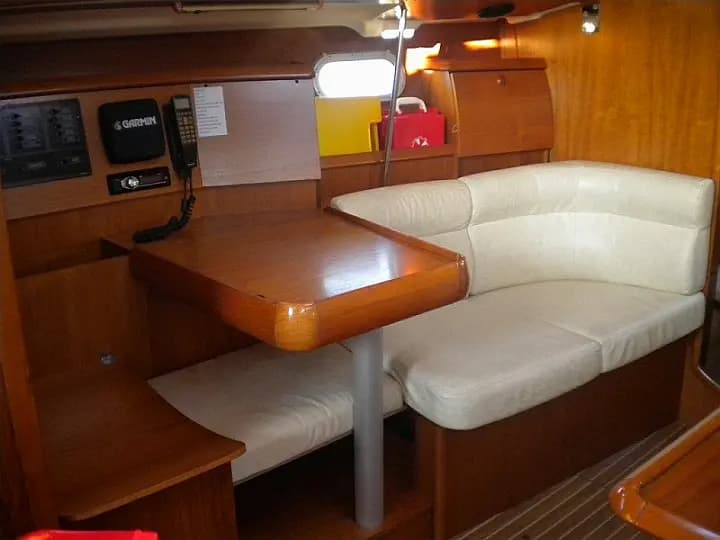 Sun Odyssey 40 in Athens / Marina Delta Kallithea - Photo 4