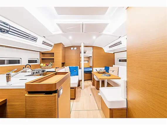 Deck plan of Sun Odyssey 410 in Lavrion Main Port