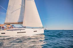 Sun Odyssey 410 in Lavrion Main Port thumbnail 10
