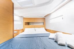 Sun Odyssey 410 in Lavrion Main Port thumbnail 24