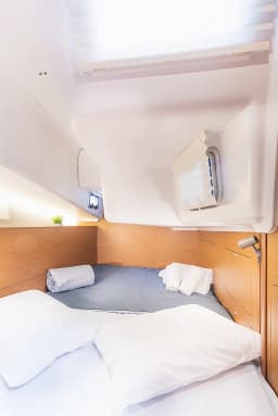 Sun Odyssey 410 in Lavrion Main Port thumbnail 26