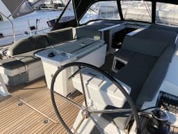 Oceanis 51.1 in Athens / Alimos Marina thumbnail 9
