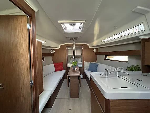 Oceanis 34.1 in Split / ACI Marina Split - Photo 3