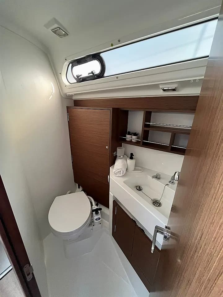 Oceanis 34.1 in Split / ACI Marina Split - Photo 5