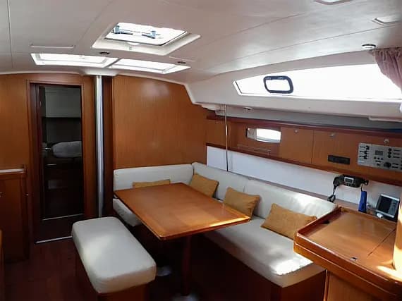 Oceanis 43 in Volos / Port of Volos - Photo 3