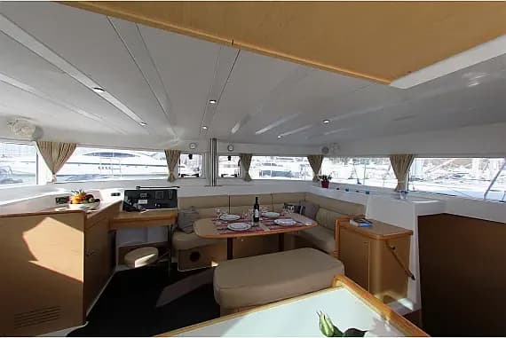 Lagoon 420 in Athens / Alimos Marina - Photo 3