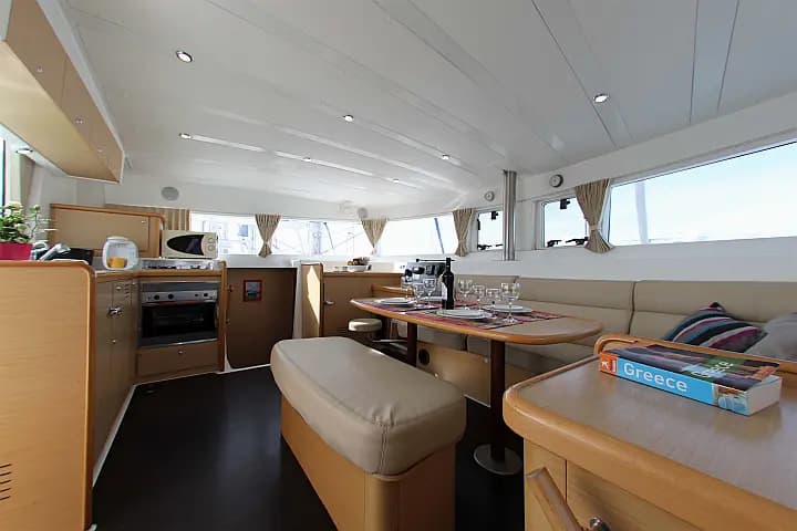 Lagoon 420 in Athens / Alimos Marina - Photo 4