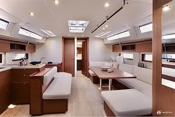 Oceanis 51.1 in Sicily / Furnari / Marina Portorosa - Photo 3
