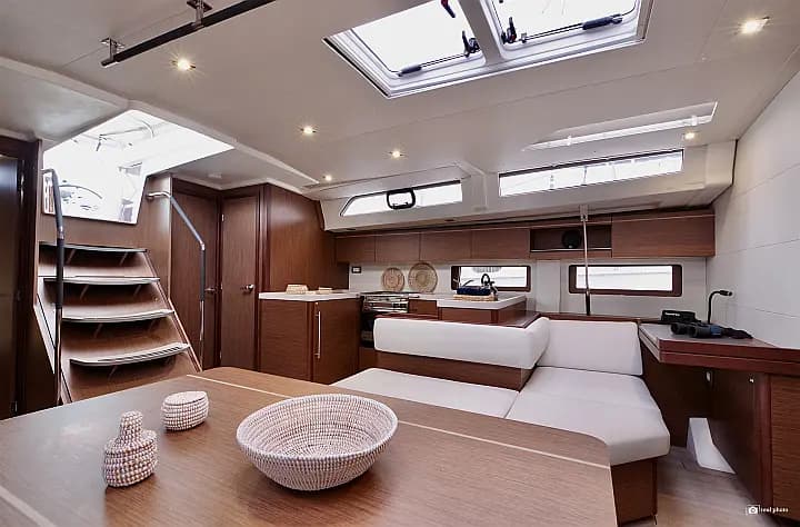 Oceanis 51.1 in Sicily / Furnari / Marina Portorosa - Photo 4