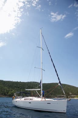 Oceanis 43 in Lefkada / Nikiana Marina thumbnail 10