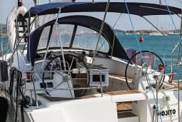 Oceanis 43 in Lefkada / Nikiana Marina thumbnail 15