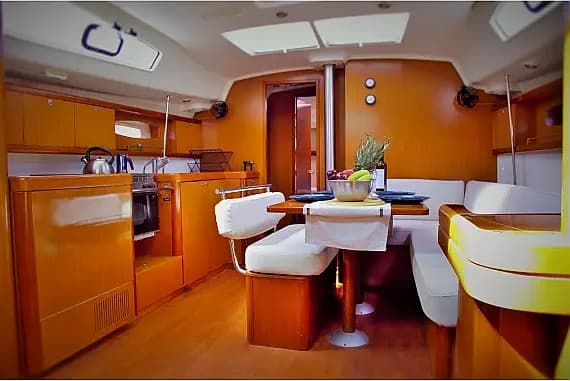 Oceanis 43 in Lefkada / Nikiana Marina - Photo 3