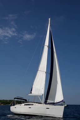 Oceanis 43 in Lefkada / Nikiana Marina thumbnail 25