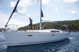 Oceanis 43 in Lefkada / Nikiana Marina thumbnail 9