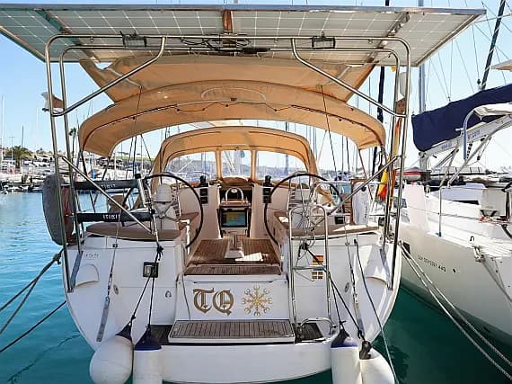 Dufour 455 Grand Large in Ibiza / Santa Eulària des Riu / Marina Santa Eulalia - Photo 2