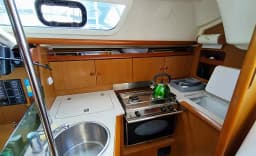Sun Odyssey 32i in Saint-Quay-Portrieux / Port d'Armor thumbnail 14