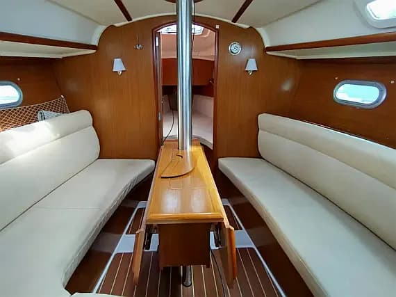 Sun Odyssey 32i in Saint-Quay-Portrieux / Port d'Armor - Photo 3