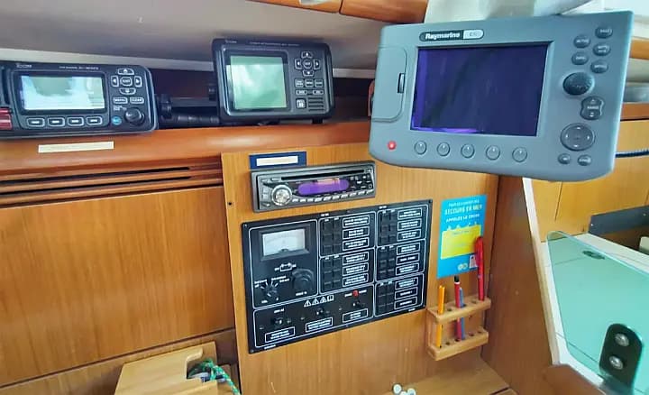 Sun Odyssey 32i in Saint-Quay-Portrieux / Port d'Armor - Photo 5