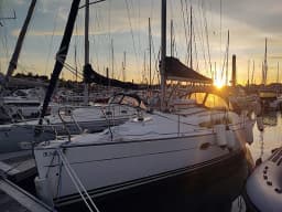 Sun Odyssey 32i in Saint-Quay-Portrieux / Port d'Armor thumbnail 6