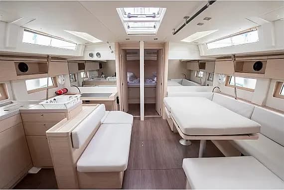 Oceanis 51.1 in Castiglioncello / Marina Cala de' Medici - Photo 3