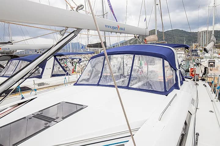 Oceanis 51.1 in Castiglioncello / Marina Cala de' Medici - Photo 5