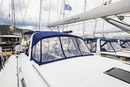 Oceanis 51.1 in Castiglioncello / Marina Cala de' Medici thumbnail 9