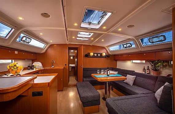 Bavaria Cruiser 51 in Athens / Alimos Marina - Photo 3