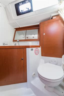 Oceanis 45 in Split / ACI Marina Split thumbnail 14