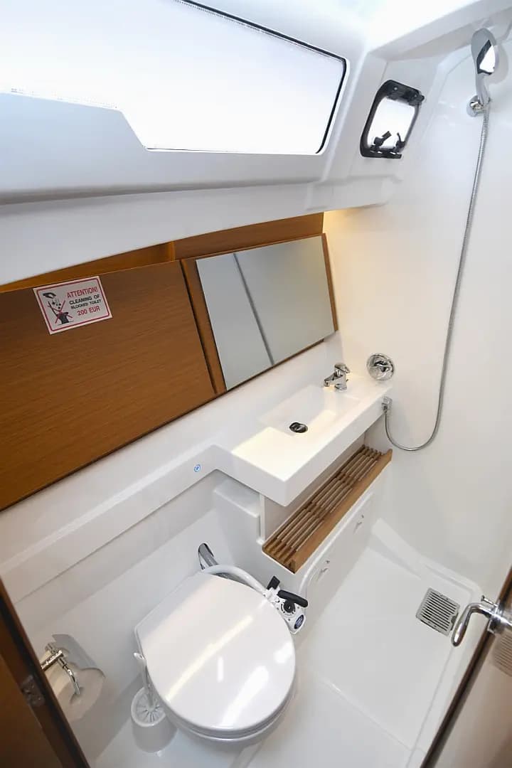 Sun Odyssey 490 in Dubrovnik / ACI Marina Dubrovnik - Photo 3