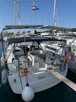 Oceanis 34.1 in Sukošan / D-Marin Dalmacija Marina thumbnail 14