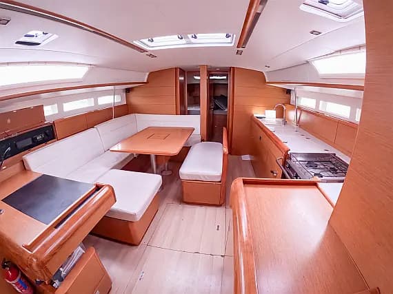 Sun Odyssey 519 in Ibiza / Marina Port Ibiza - Photo 3