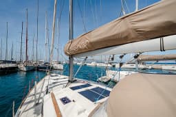 Sun Odyssey 479 in Lefkada / Nydri / Hotel Armonia thumbnail 5