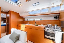 Sun Odyssey 479 in Lefkada / Nydri / Hotel Armonia thumbnail 6