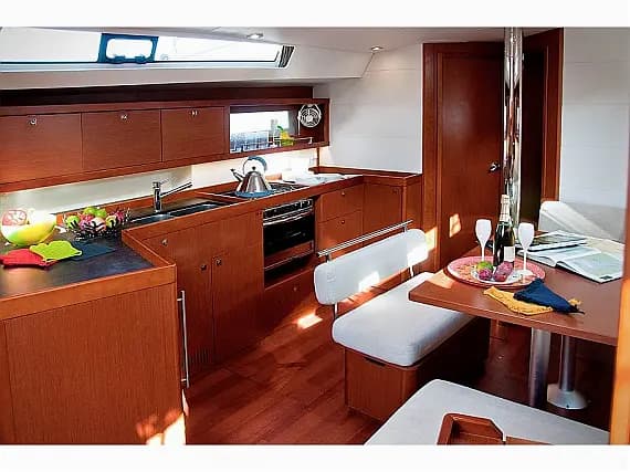Oceanis 45 in Bocca di Magra - Photo 3