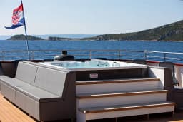 Motoryacht in Split / Port of Split / West Harbour thumbnail 20