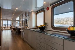 Motoryacht in Split / Port of Split / West Harbour thumbnail 3