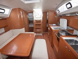 Oceanis 40 in Volos / Port of Volos thumbnail 8
