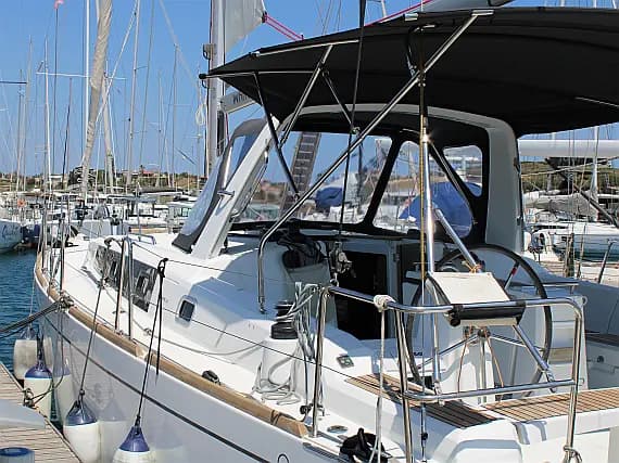Oceanis 38.1 in Lavrion / Olympic Marina - image 1