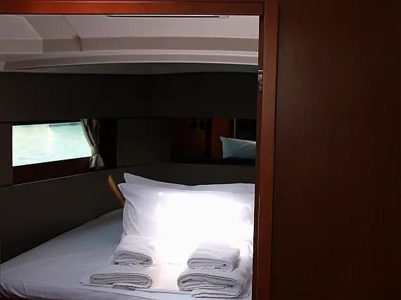 Oceanis 38.1 in Lavrion / Olympic Marina - Photo 3